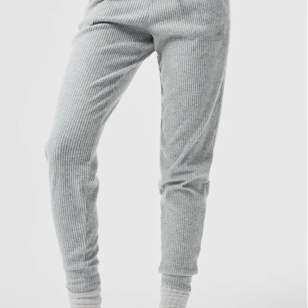 Alo Yoga Muse Sweatpants in Heather Gray